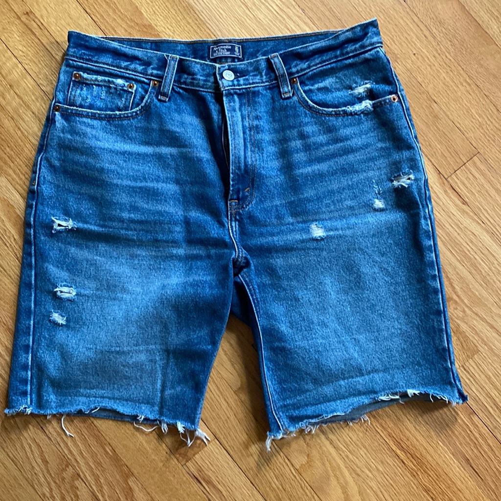 Abercrombie And Fitch 9Inch Inseam High Rise Bermuda Short W Light Distressing